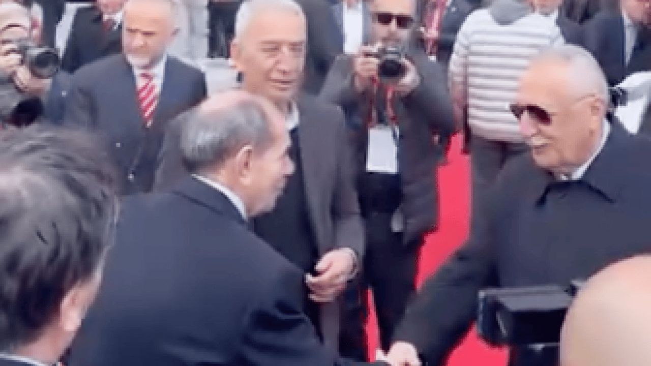 Foto - 3 gün daha bekleyemediniz mi? 'Şampiyon Cim-Bom' sözleri sosyal medyada viral oldu...