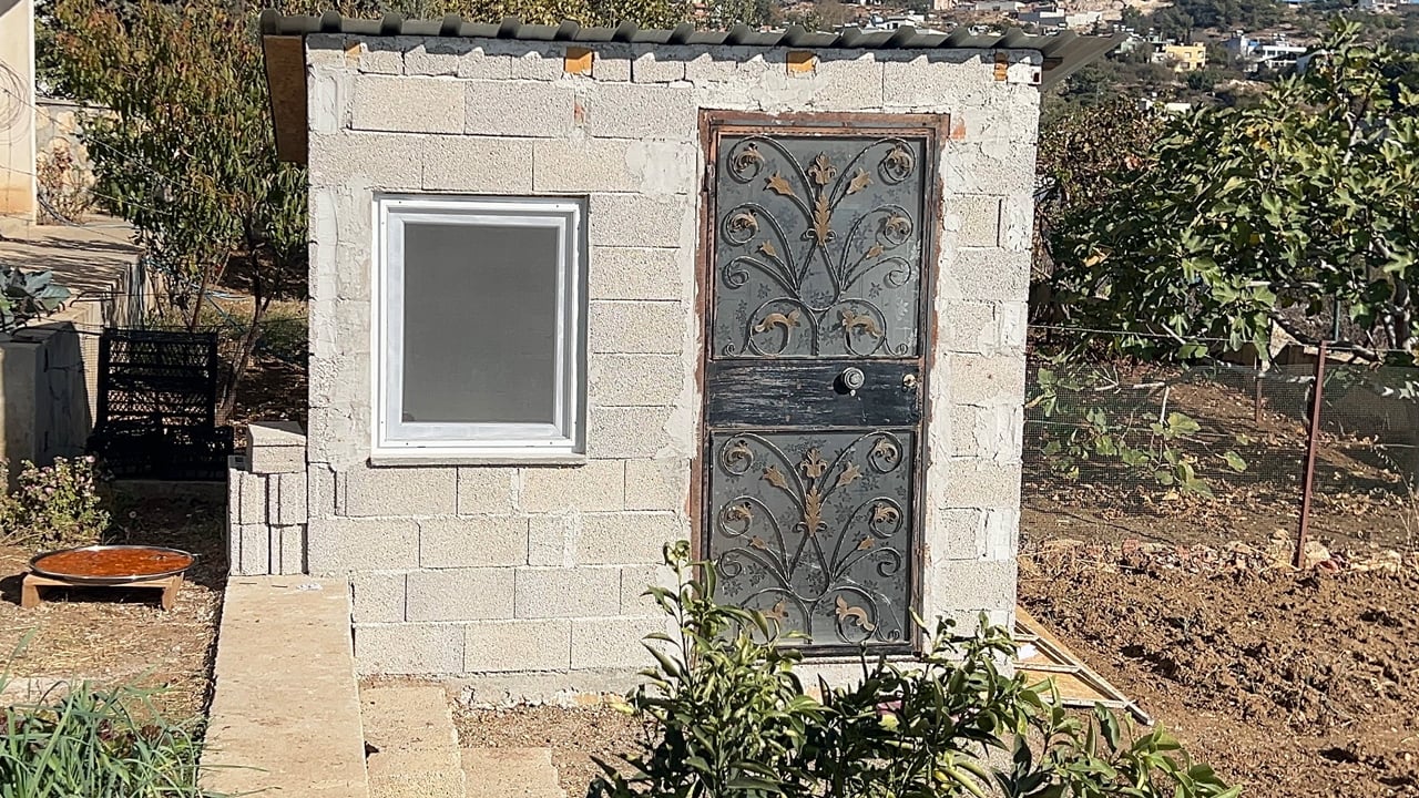 Foto - 3 katlı evine sokmayıp engelli kardeşini kulübeye kilitleyen abla: Ona çok iyi bakıyorum