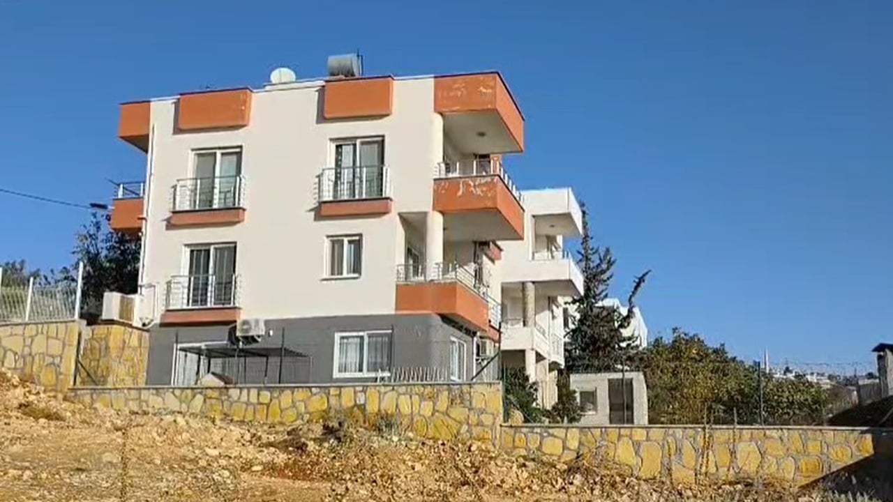 Foto - 3 katlı evine sokmayıp engelli kardeşini kulübeye kilitleyen abla: Ona çok iyi bakıyorum