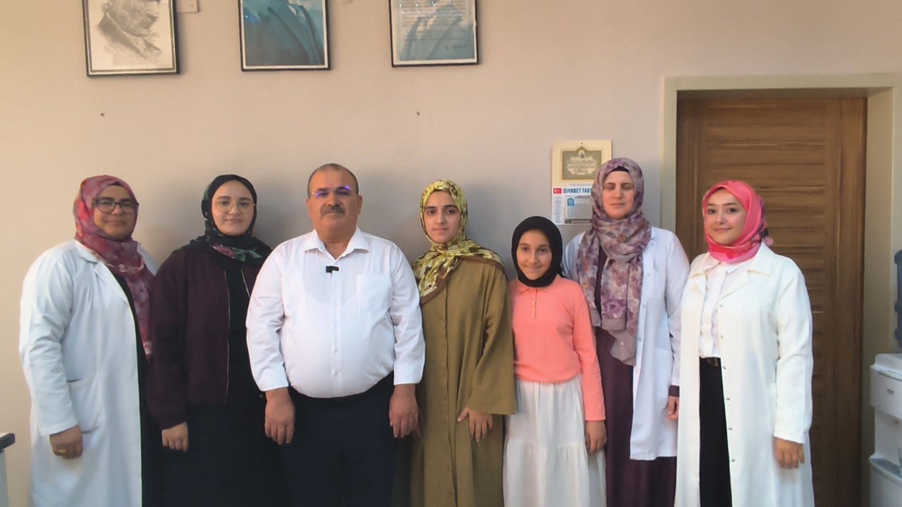 Foto - 3 kız kardeşin Kur’an’a adanan yolculuğu! İki abla hafız oldu küçük kardeş yolda