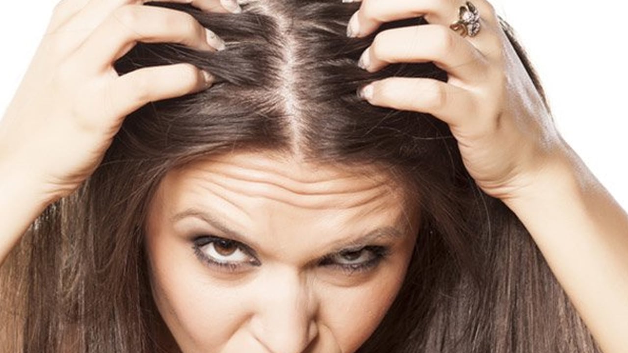 Foto - 3 malzemeyle saçlarınızı geri kazanın: Kabuğun değdiği yerden kalın saç fışkıracak! Saçlarına beyaz düşen tercih ediyor 