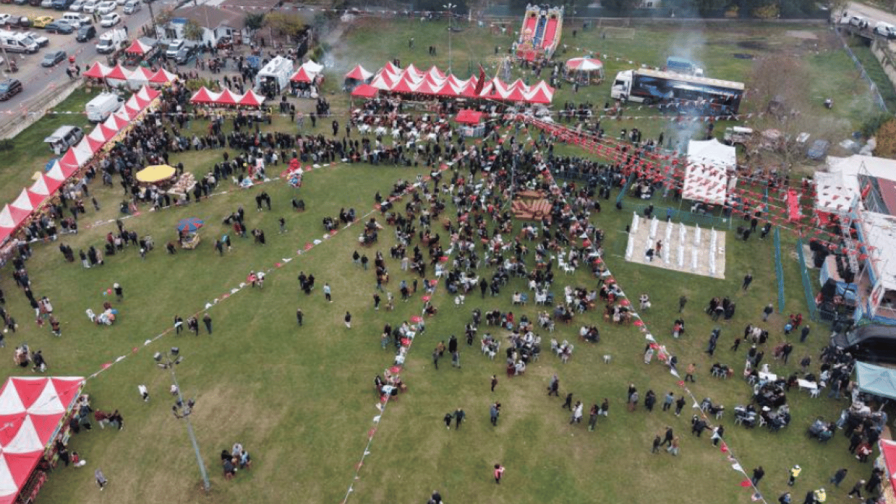 3 ton ücretsiz dağıtıldı! Tekirdağ'da hamsi izdihamı