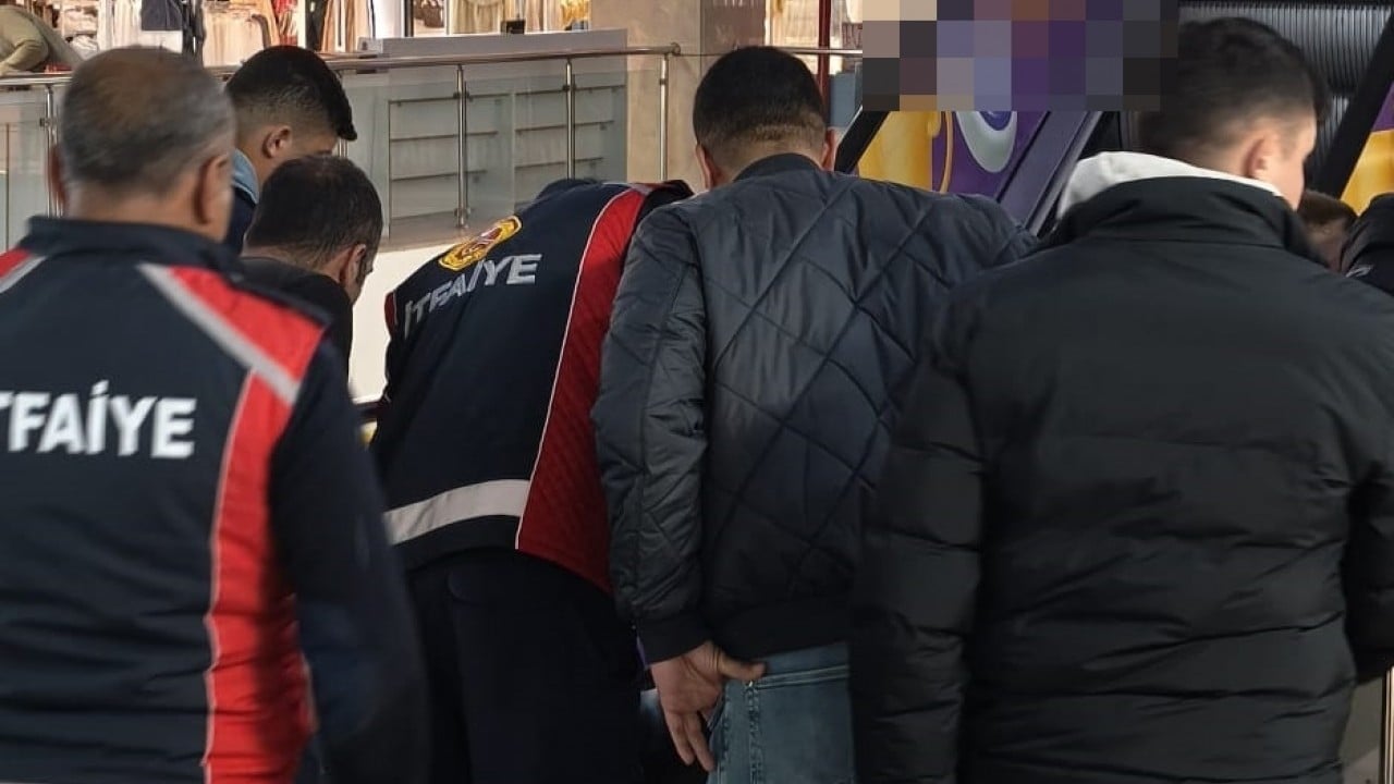 Foto - 3 yaşındaki çocuk hastanelik oldu: Yürüyen merdivende korkunç olay!