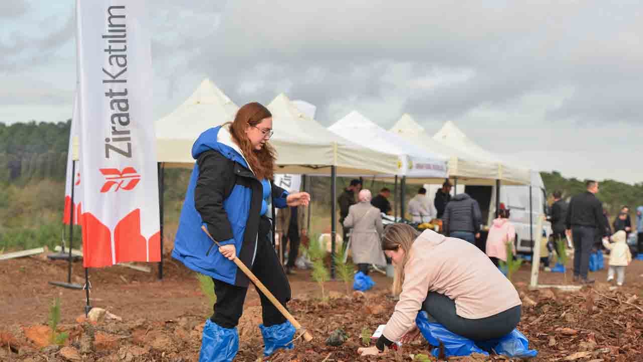 Foto - 30 bin çalışan adına fidan: Ziraat Katılım ile daha yeşil bir vatan