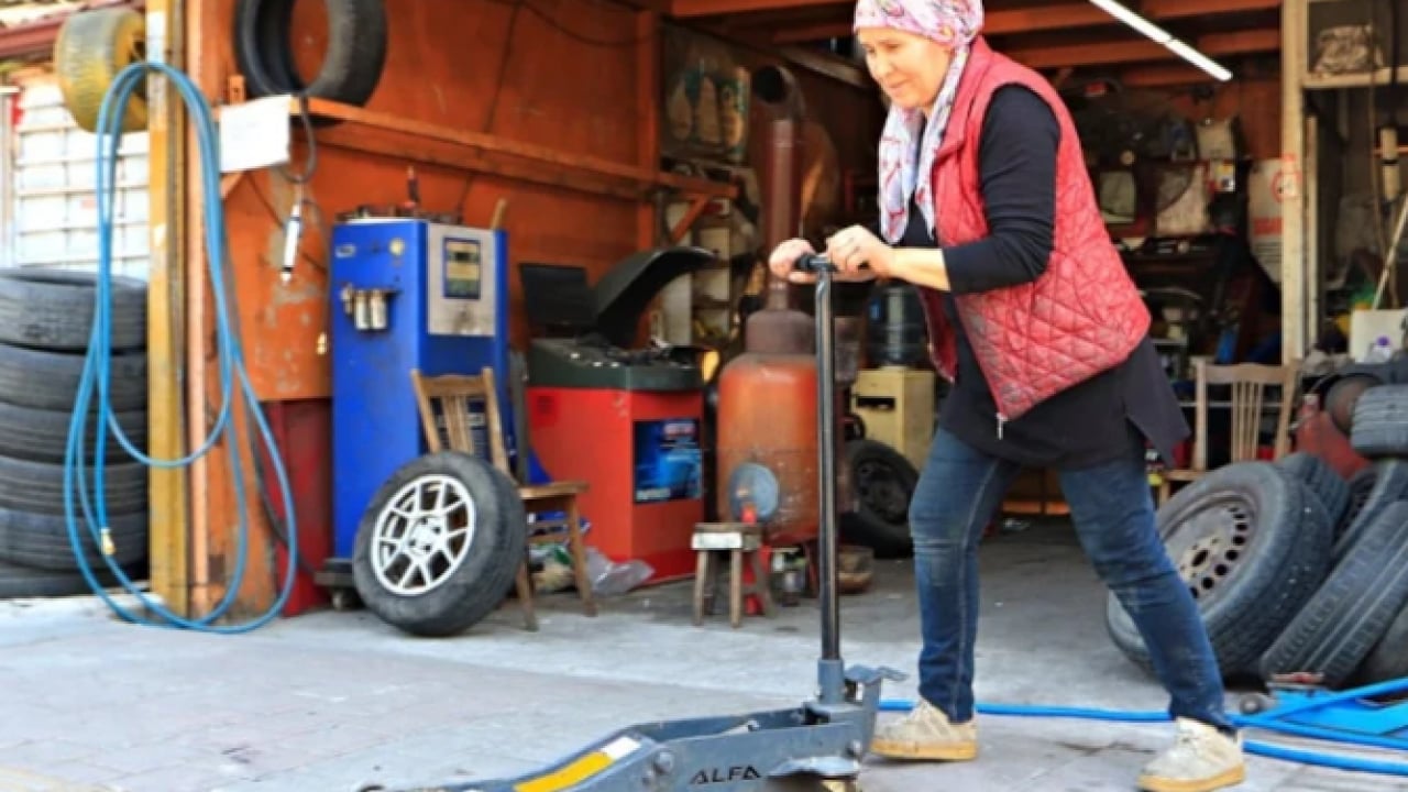 Foto - 30 yıldır bıkmadan yapıyor! Mesleğini duyan şaşırıyor!