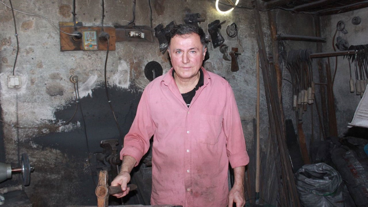 Foto - 30 yıldır demir dövüyor! Teknolojiye direnen son ustalardan