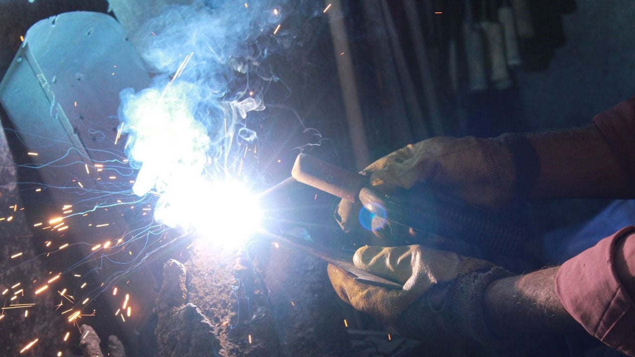 30 yıldır demir dövüyor! Teknolojiye direnen son ustalardan