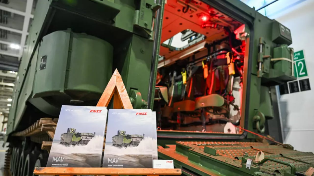 Foto - 30 yıllık pranga kırıldı! Mavi vatanın aslanı Avrupa’nın göbeğine çöktü