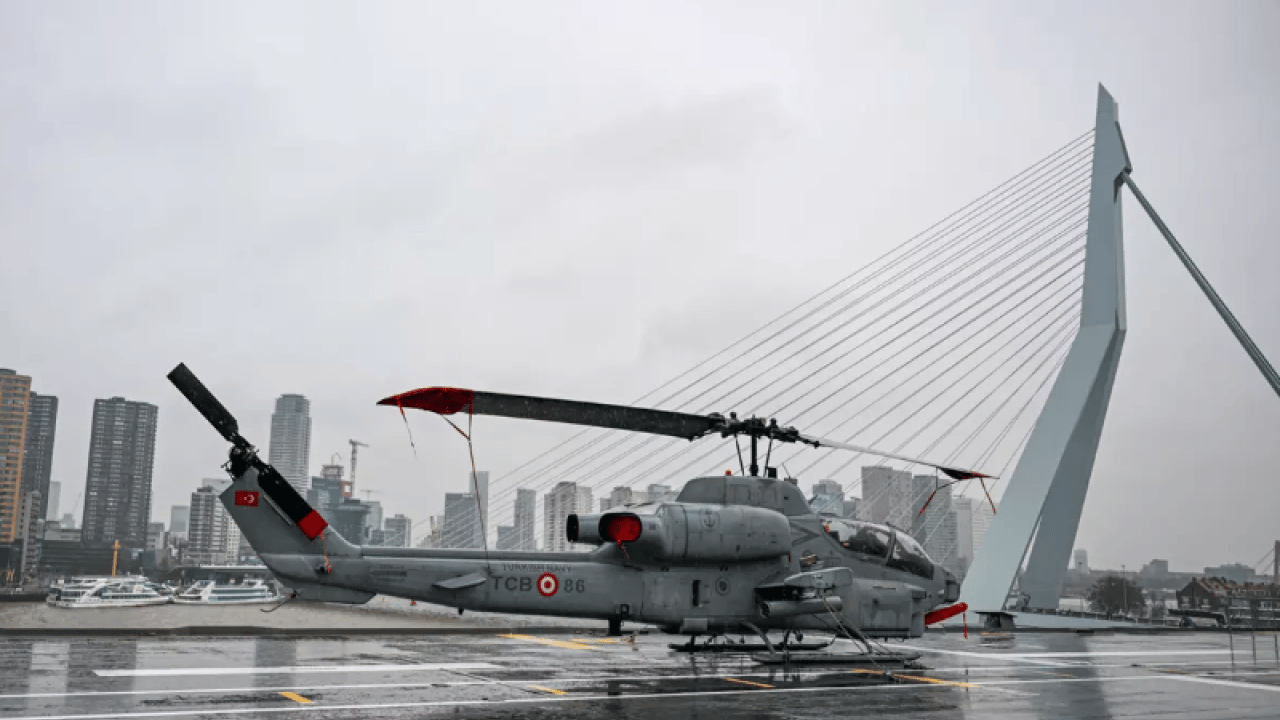 Foto - 30 yıllık pranga kırıldı! Mavi vatanın aslanı Avrupa’nın göbeğine çöktü