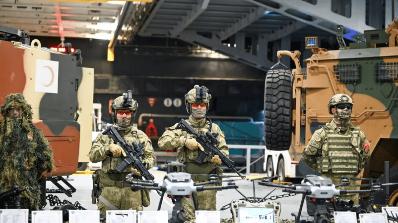 Foto - 30 yıllık pranga kırıldı! Mavi vatanın aslanı Avrupa’nın göbeğine çöktü