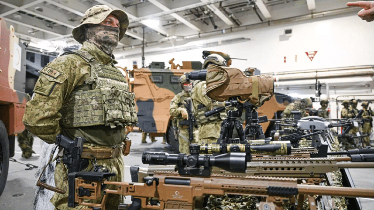 Foto - 30 yıllık pranga kırıldı! Mavi vatanın aslanı Avrupa’nın göbeğine çöktü