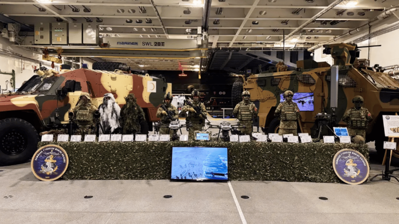 Foto - 30 yıllık pranga kırıldı! Mavi vatanın aslanı Avrupa’nın göbeğine çöktü