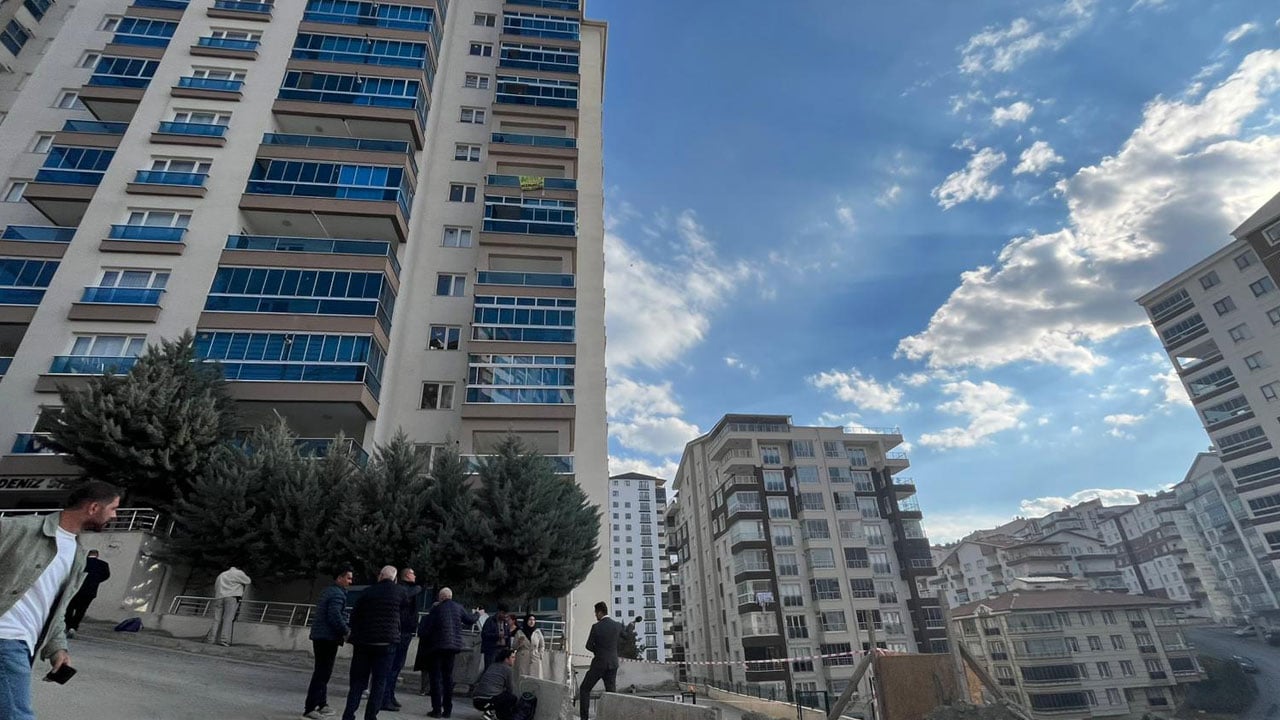 Foto - 300 kişi gece yarısı sokağa döküldü! 17 katlı bina boşaltıldı