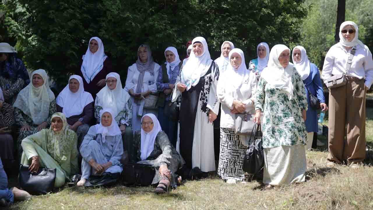 Foto - 31 yıllık dinmeyen Srebrenitsa acısı: Katledilen 6 Boşnak genç Trnovo'da dualarla anıldı