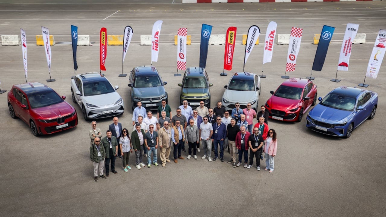 Foto - 33 dev rakibini geride bıraktı! Türkiye’de 2026 Yılının En İyi Otomobili Renault Clio seçildi!
