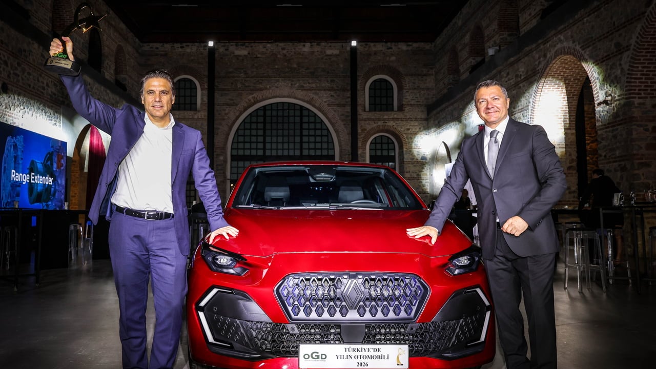Foto - 33 dev rakibini geride bıraktı! Türkiye’de 2026 Yılının En İyi Otomobili Renault Clio seçildi!