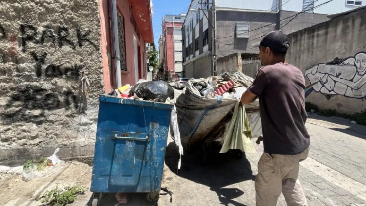 Foto - 33 yıl boyunca kağıt topladı! Babasının yüzünü kara çıkarmadı!