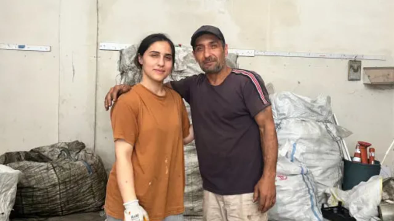 33 yıl boyunca kağıt topladı! Babasının yüzünü kara çıkarmadı!