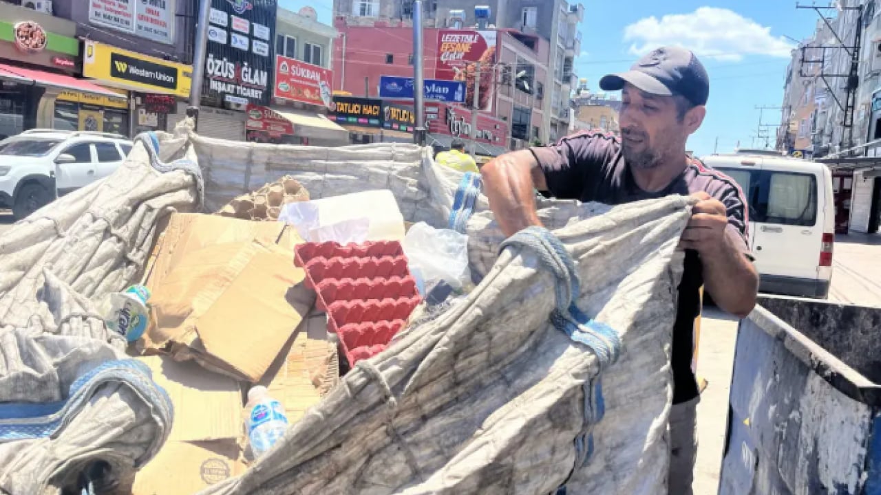 Foto - 33 yıl boyunca kağıt topladı! Babasının yüzünü kara çıkarmadı!