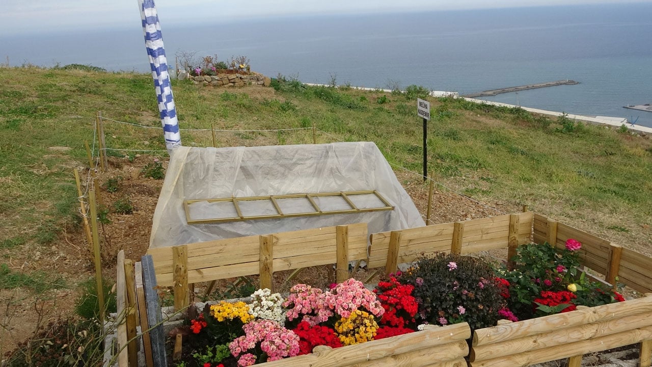 Foto - 34 bin liradan satılıyor! Deniz manzaralı mezar için sıraya girdiler