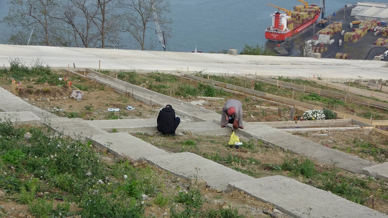 Foto - 34 bin liradan satılıyor! Deniz manzaralı mezar için sıraya girdiler