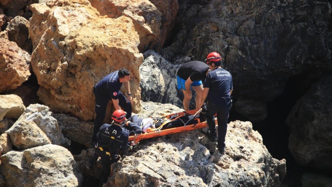 Foto - 35 metre yüksekten düştü Balık sevdası falezlerden uçurdu