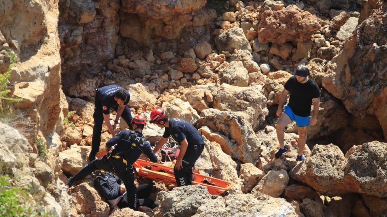 Foto - 35 metre yüksekten düştü Balık sevdası falezlerden uçurdu