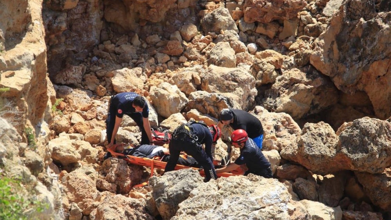 Foto - 35 metre yüksekten düştü Balık sevdası falezlerden uçurdu