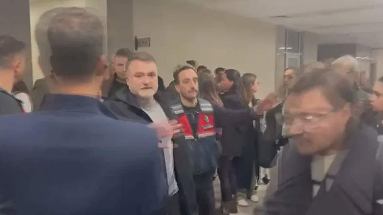 Foto - 35 yaşındaki kadın spikerden ‘Mehmet Akif Ersoy’ iddiaları! Okurken mideniz bulanacak