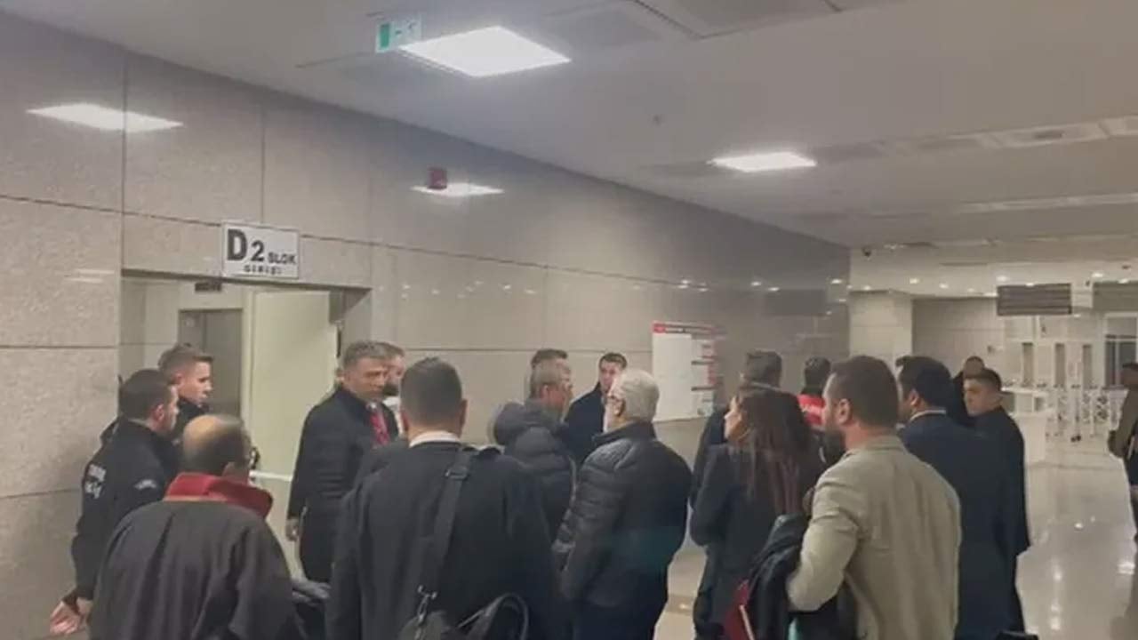 Foto - 35 yaşındaki kadın spikerden ‘Mehmet Akif Ersoy’ iddiaları! Okurken mideniz bulanacak