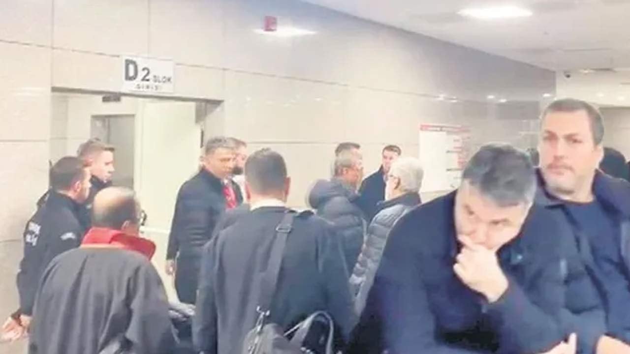 Foto - 35 yaşındaki kadın spikerden ‘Mehmet Akif Ersoy’ iddiaları! Okurken mideniz bulanacak