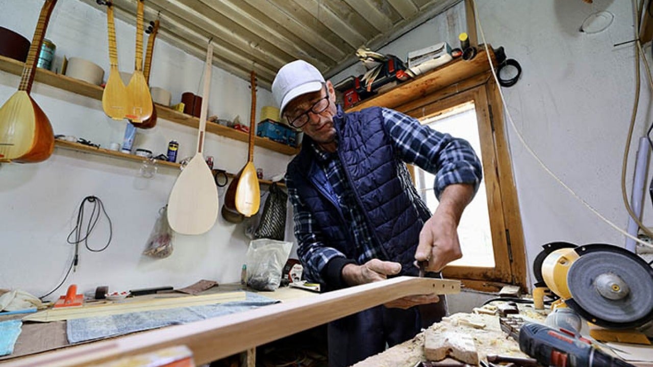 Foto - 37 yıldır ağaca ses veriyor