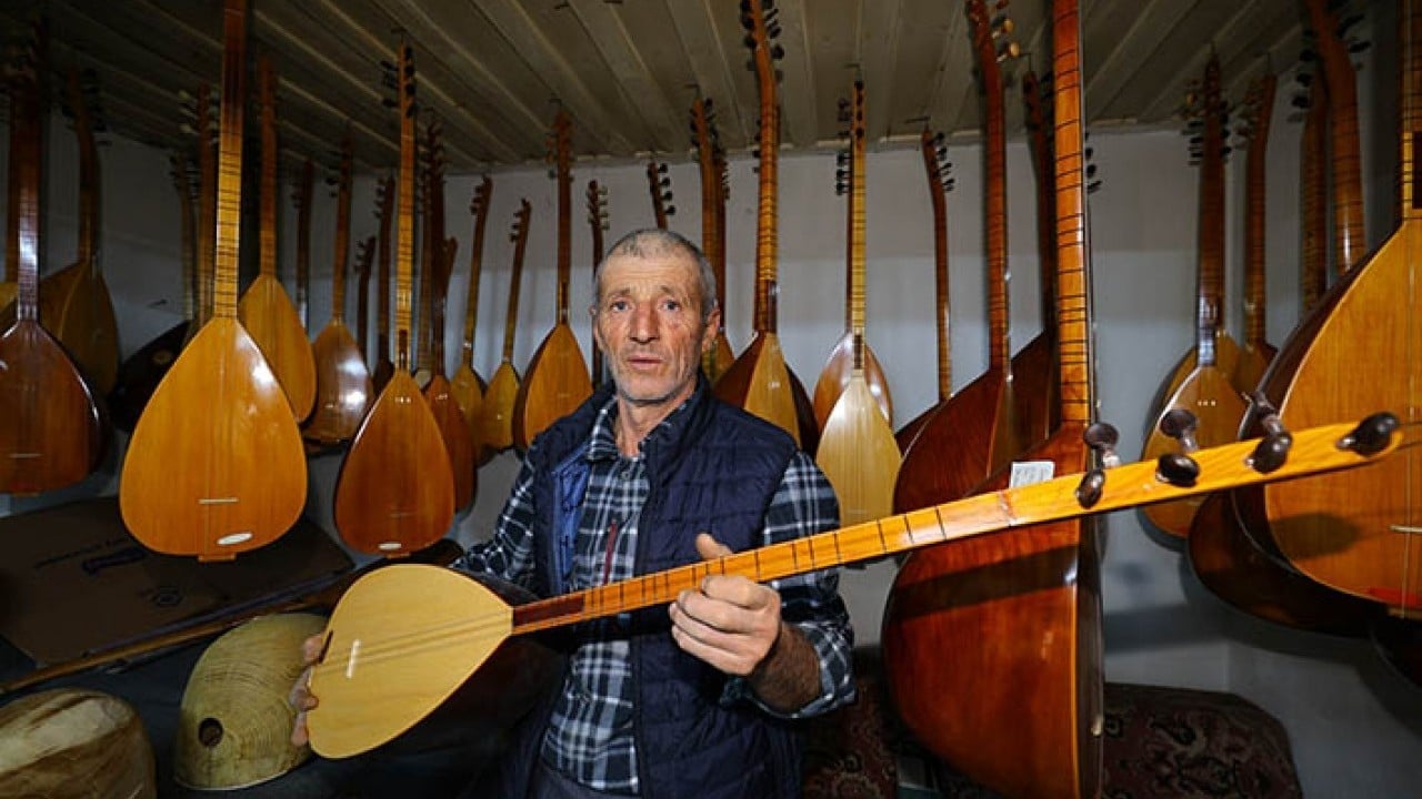 Foto - 37 yıldır ağaca ses veriyor