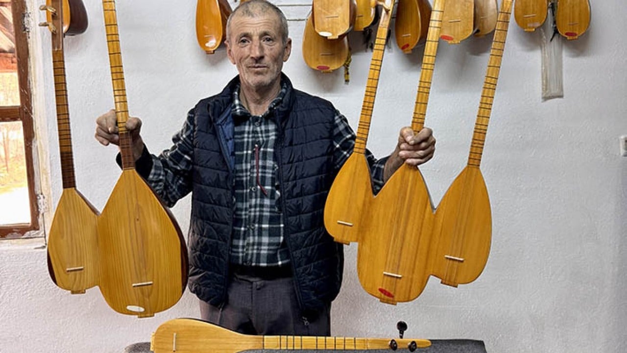 Foto - 37 yıldır ağaca ses veriyor