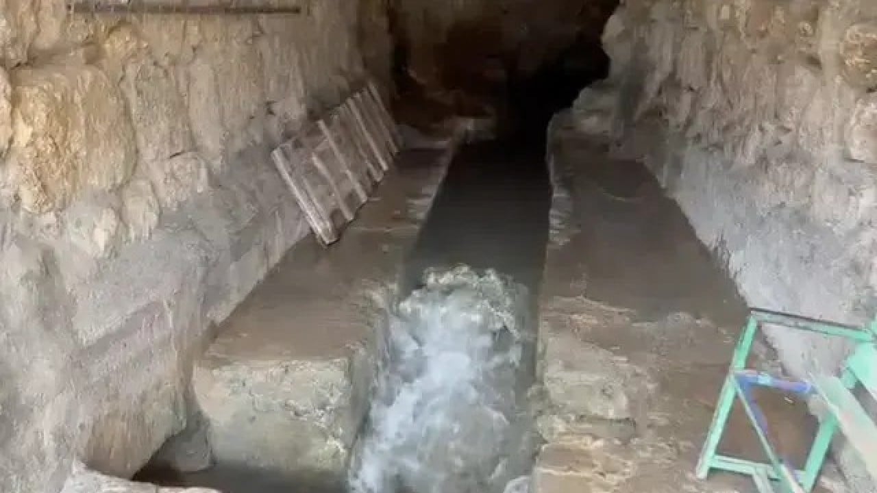 Foto - 380 yıllık camide yaşanan hadise köylüleri şok içerisinde bıraktı: Allah verdi her taraf coştu