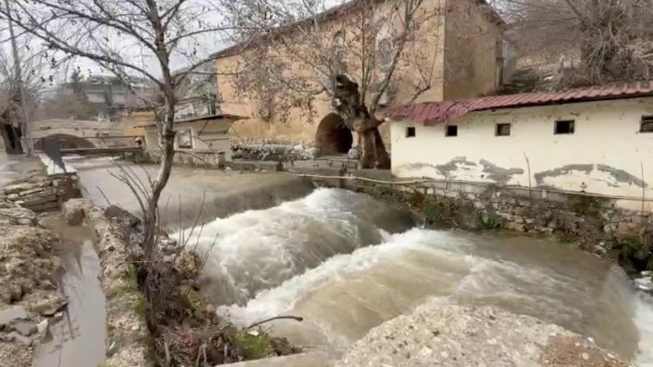 Foto - 380 yıllık camide yaşanan hadise köylüleri şok içerisinde bıraktı: Allah verdi her taraf coştu