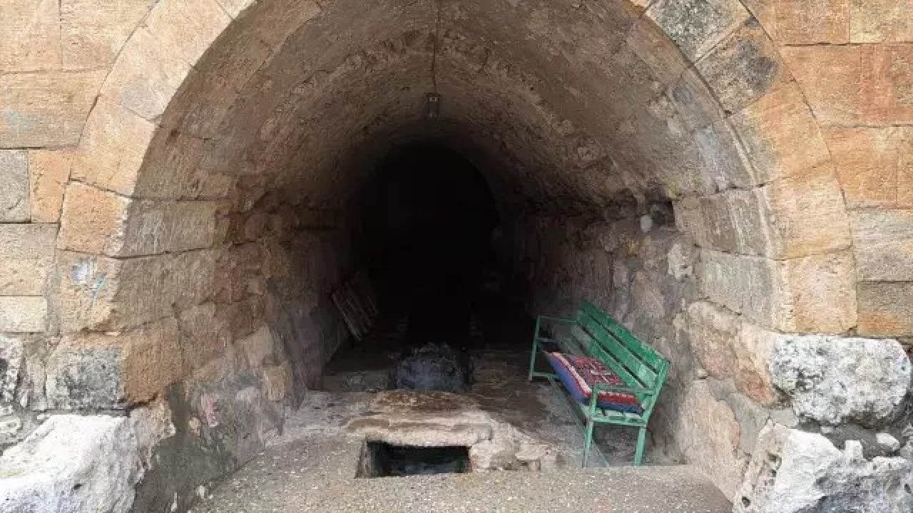 Foto - 380 yıllık camide yaşanan hadise köylüleri şok içerisinde bıraktı: Allah verdi her taraf coştu