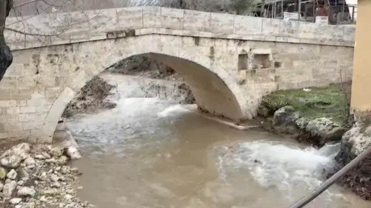 Foto - 380 yıllık camide yaşanan hadise köylüleri şok içerisinde bıraktı: Allah verdi her taraf coştu