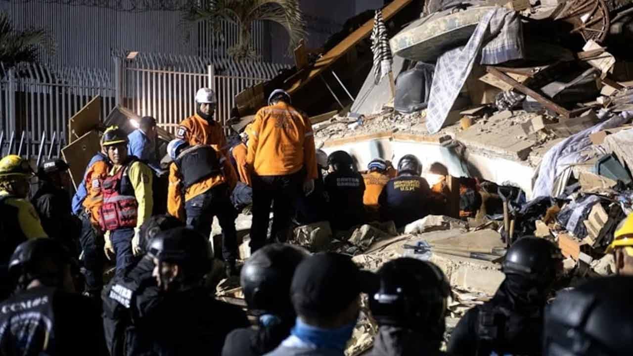 Foto - 39 saniye arayla iki devasa deprem! Venezuela'dan ilk bilanço geldi