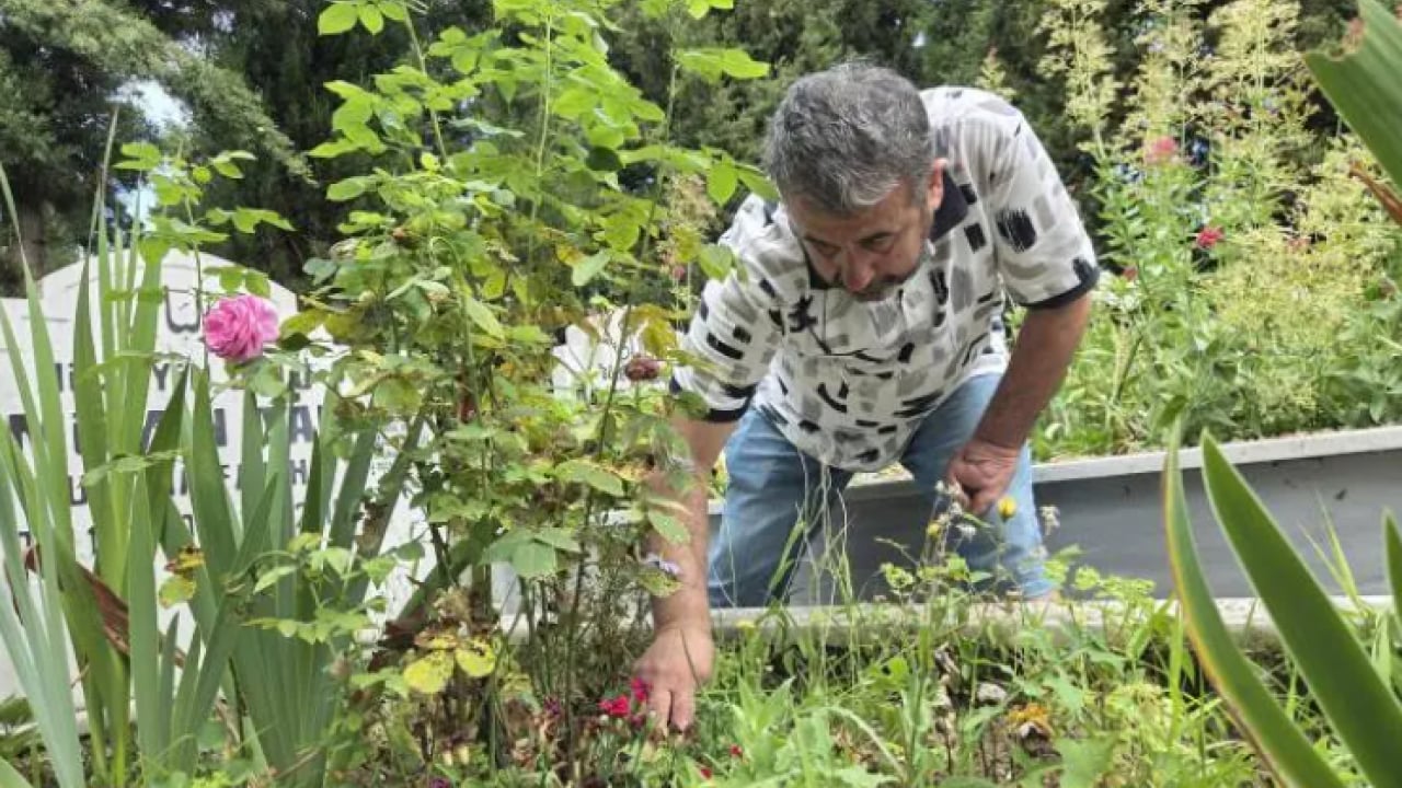Foto - 4 ay kira alamayınca isyan etti: Mezarlığa giderek şikayetçi oldu!