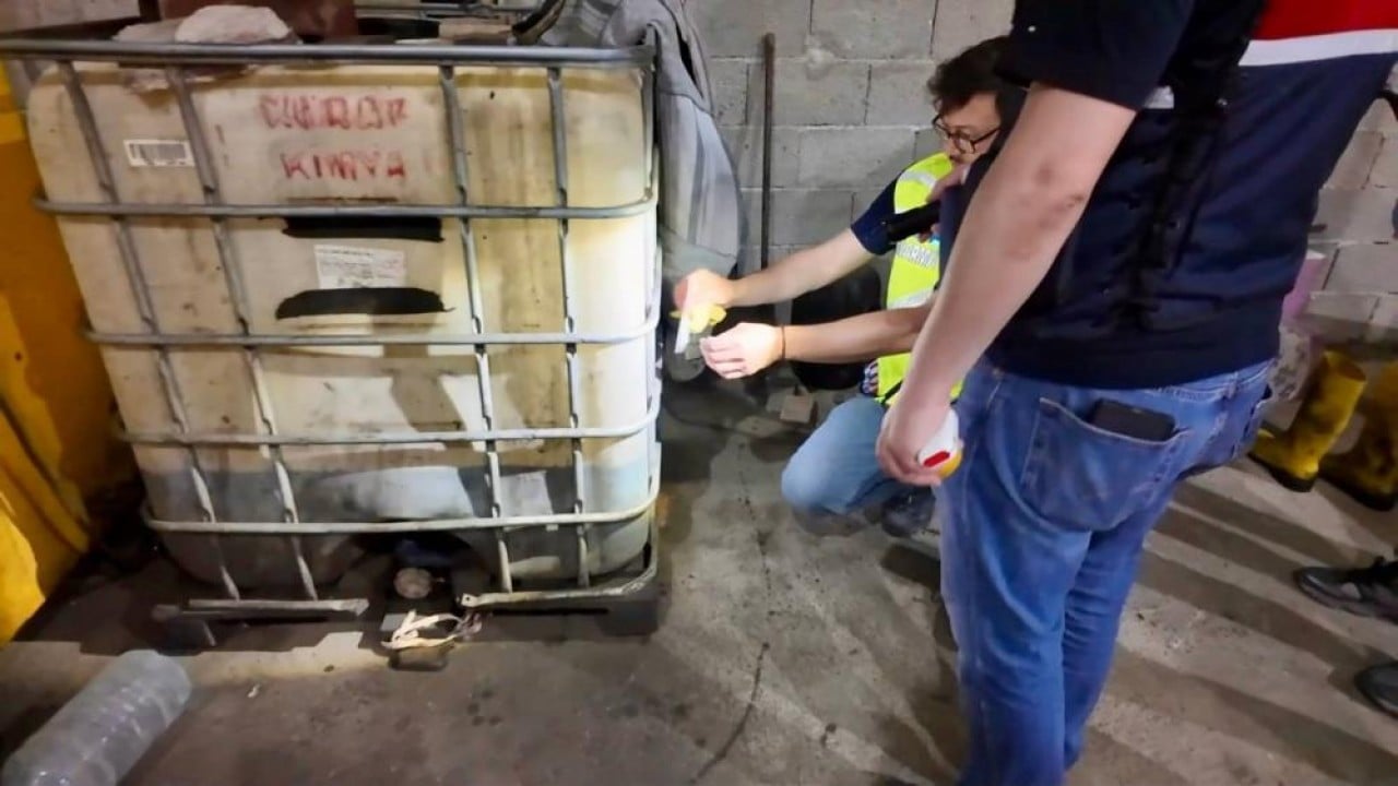 Foto - 4 bin 248 litre ele geçirildi Toğrağa gömdüler jandarma buldu çıkardı