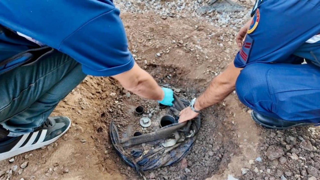 Foto - 4 bin 248 litre ele geçirildi Toğrağa gömdüler jandarma buldu çıkardı