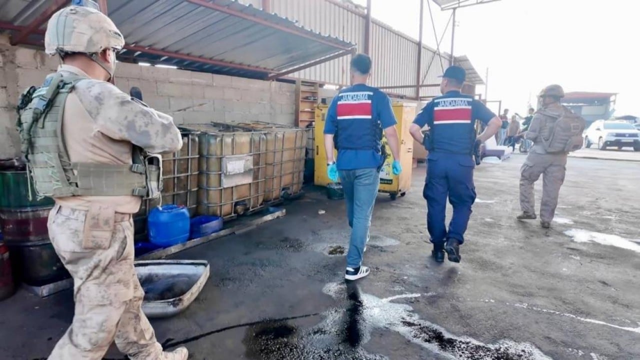 4 bin 248 litre ele geçirildi Toğrağa gömdüler jandarma buldu çıkardı