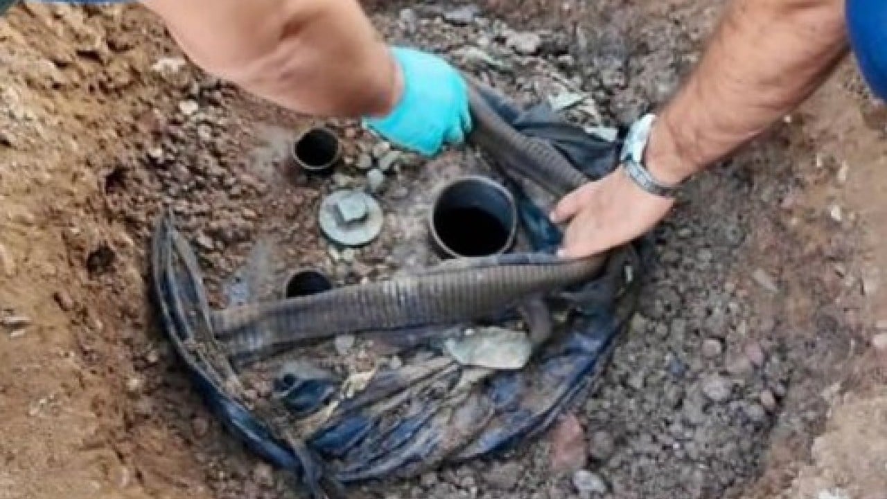 Foto - 4 bin 248 litre ele geçirildi Toğrağa gömdüler jandarma buldu çıkardı