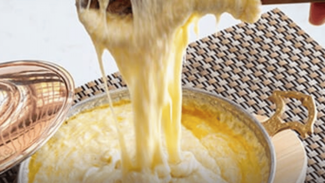 Bu lezzeti ihmal etmeyin sofranızdan 4 kişilik mıhlama tarifi! Uzadıkça uzayan lezzet, en sıcak kahvaltılık tarif