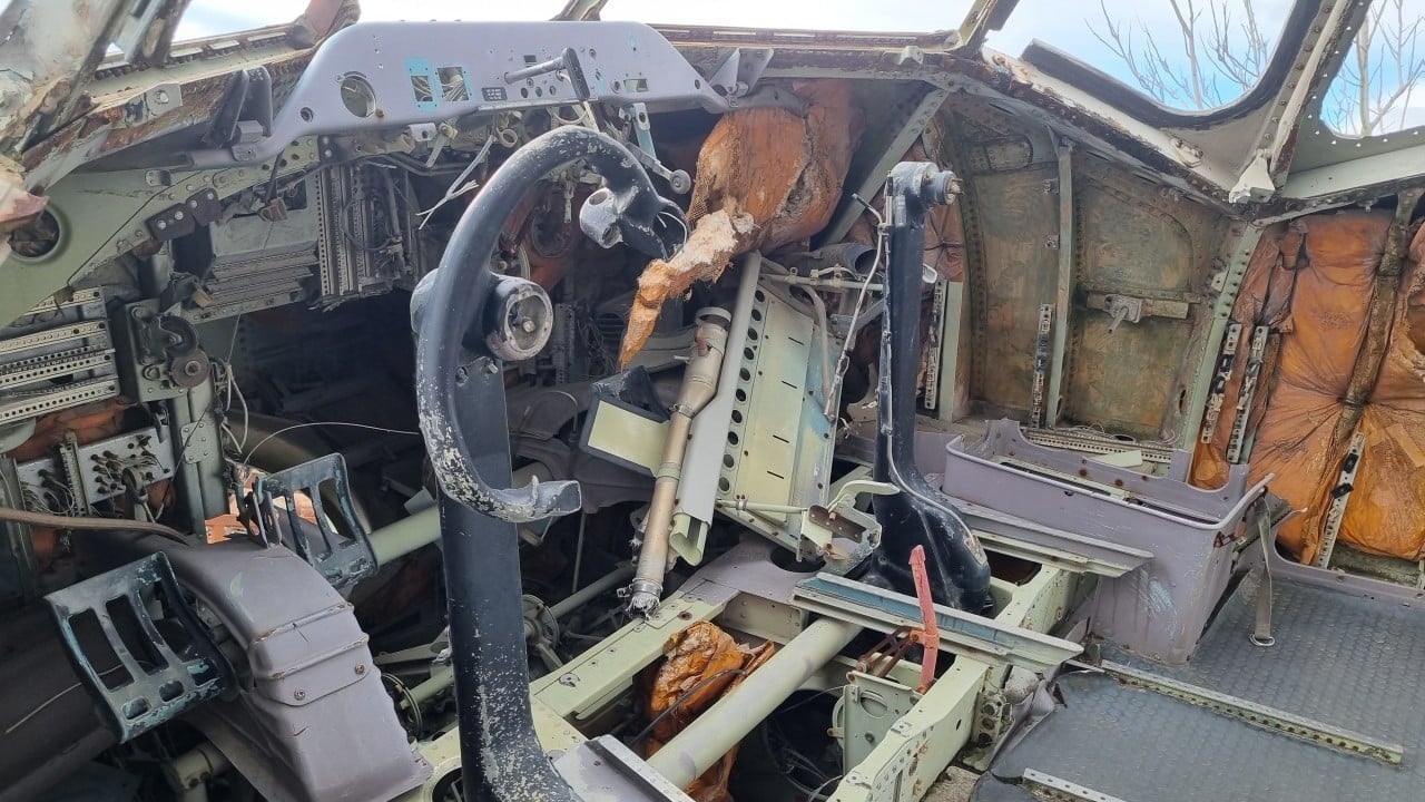 Foto - 4 parçaya bölünmüş: Sahibinden satılık hurda uçak