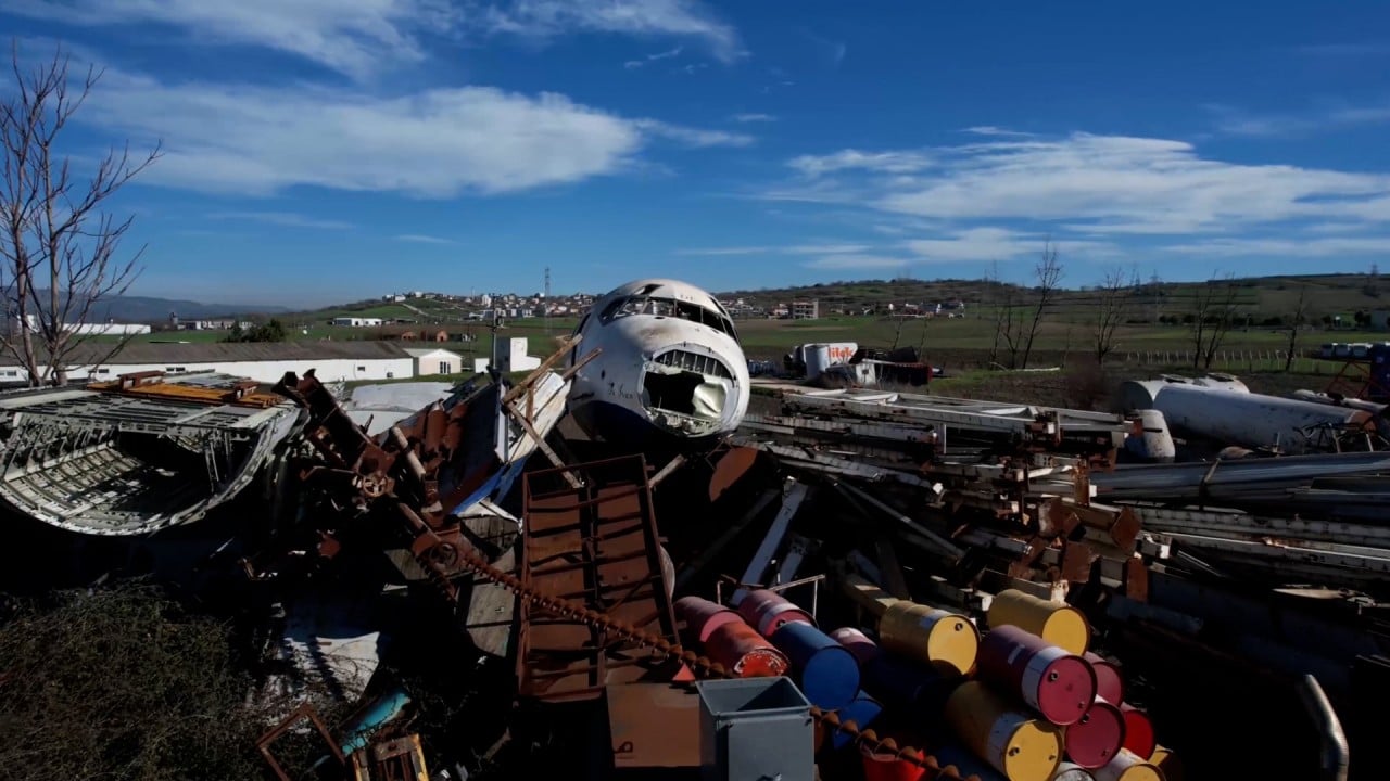 4 parçaya bölünmüş: Sahibinden satılık hurda uçak