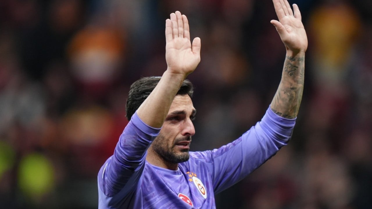 Foto - '4. şampiyonluğumuz ağır gelebilir bu ülkeye ama' diyen Günay turu kaybettirdi ve sahada hüngür hüngür ağladı!