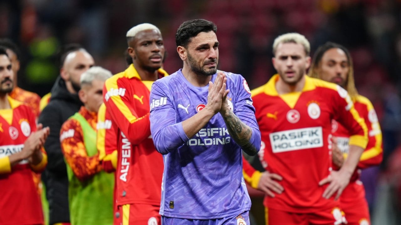 Foto - '4. şampiyonluğumuz ağır gelebilir bu ülkeye ama' diyen Günay turu kaybettirdi ve sahada hüngür hüngür ağladı!