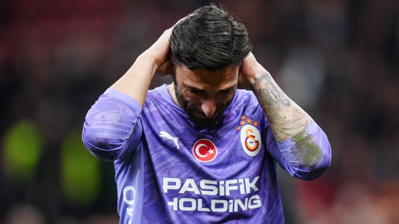 Foto - '4. şampiyonluğumuz ağır gelebilir bu ülkeye ama' diyen Günay turu kaybettirdi ve sahada hüngür hüngür ağladı!